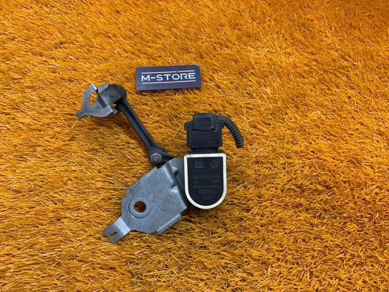 Датчик высоты дорожного просвета Mercedes-Benz C-Class 2015 A2229050503 W205 274.920, передний правый