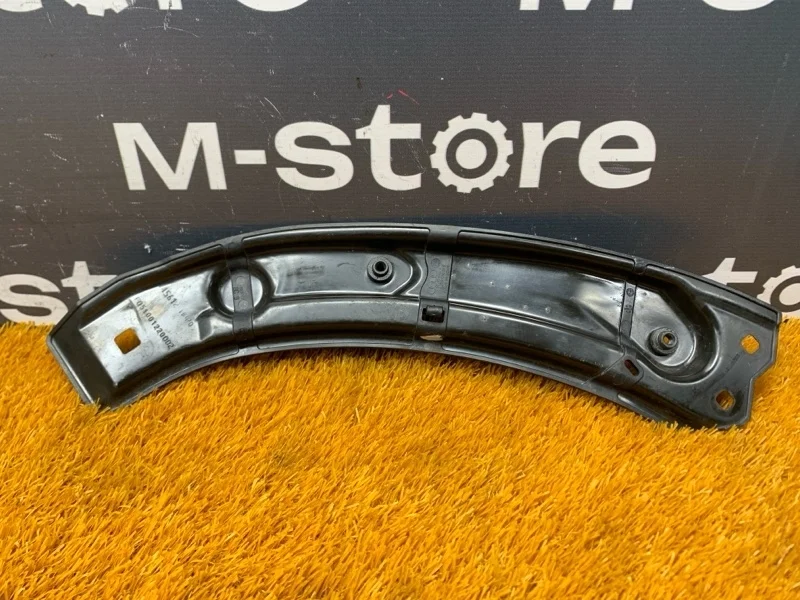 Кронштейн фары Audi Q3 8U0805932 8U, правый