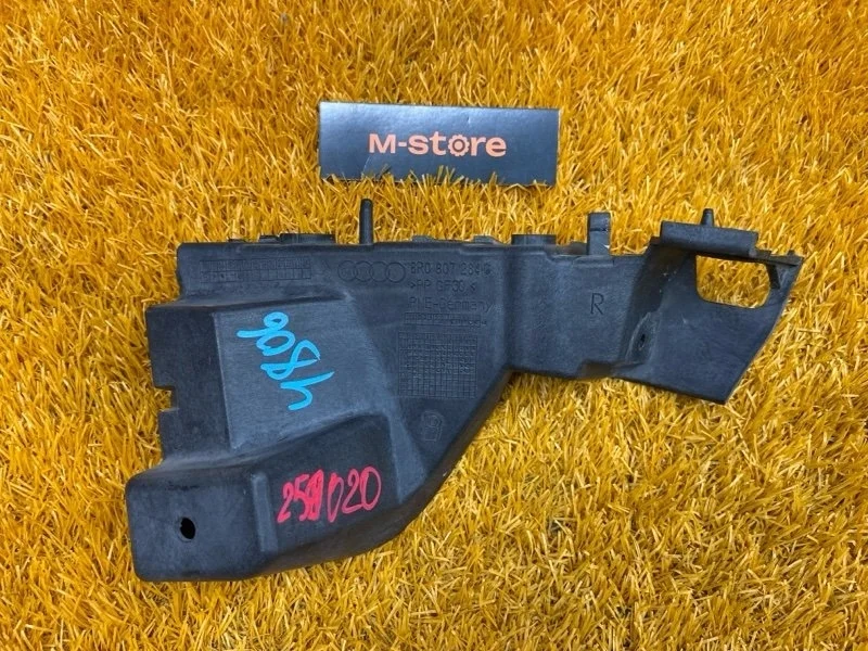 Крепление бампера Audi Q5 2013 8R0807284C 8R CNCD, переднее правое
