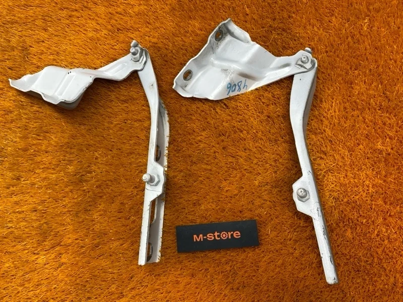 Петля капота Audi Q5 2013 8R0823301A 8R CNCD