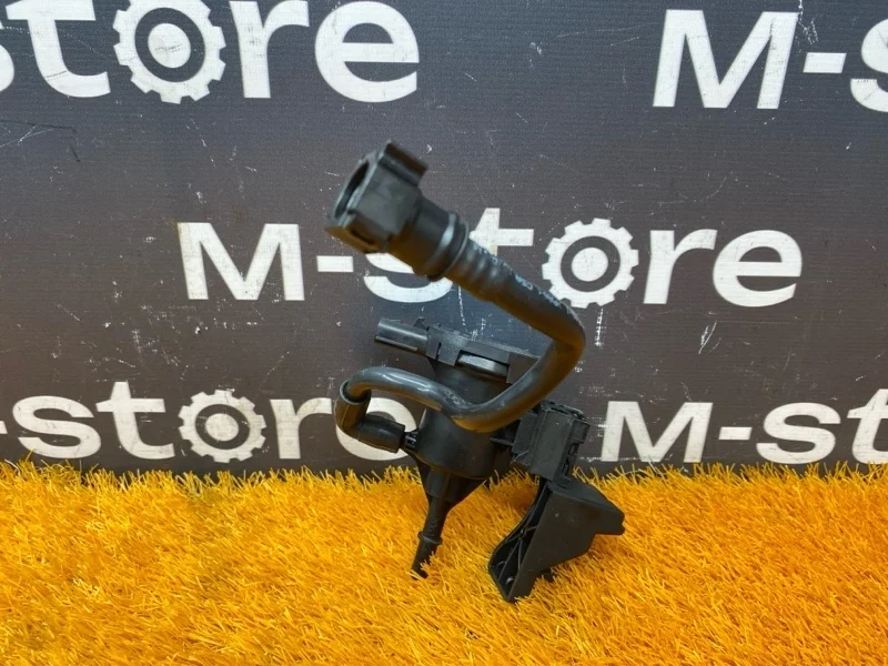 Клапан вентиляции топливного бака Mercedes-Benz C-Class 2014 A0014760532 W205 274.920