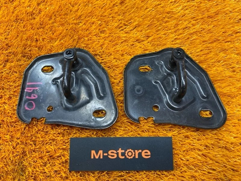 Скоба капота Audi A1 2011 4G0823186 8X CAX