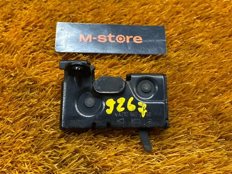 Замок капота Mercedes-Benz E-Class 2012 A2128800160 W212 276.952