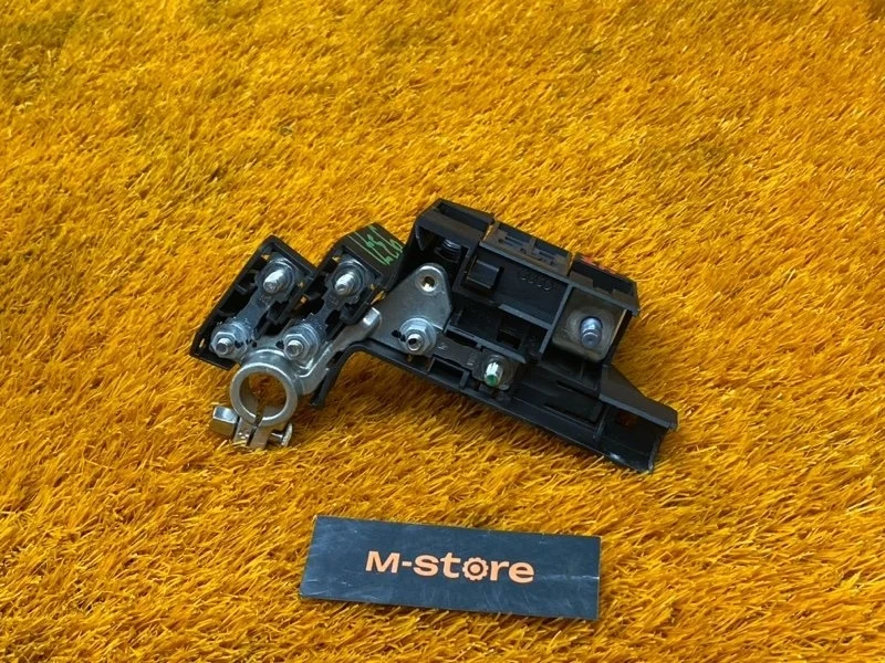 Клемма плюсовая Audi A6 2013 8J0915459 C7/4G CDNB