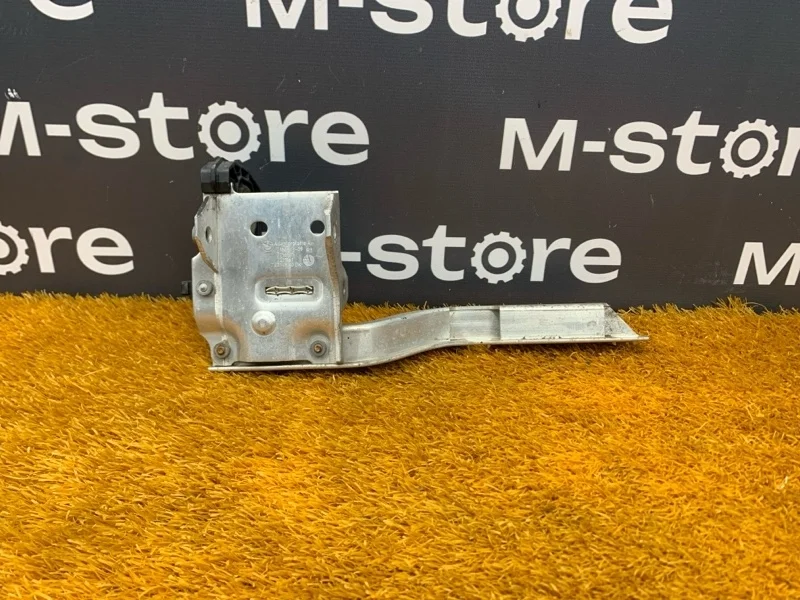 Кронштейн радиатора Bmw 7-Series 2009 17117575248 F01 N63B44A, правый