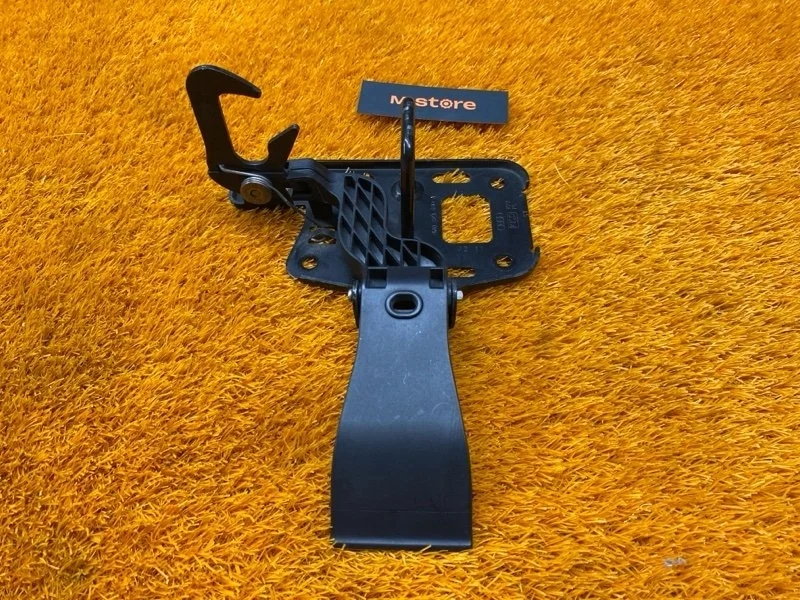 Замок капота Audi Q5 2011 8R0823480A 8R CDN