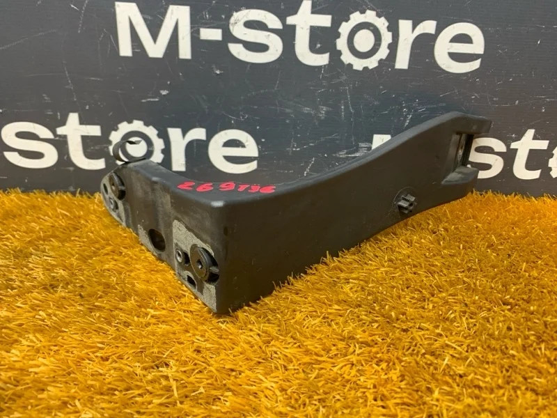 Крепление крыла Audi A4 2004 8E0821137B B6/8E AMB, переднее левое