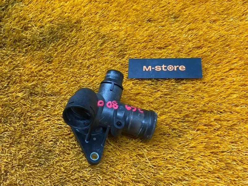 Фланец системы охлаждения Audi A4 2004 06B121133D B6/8E AMB