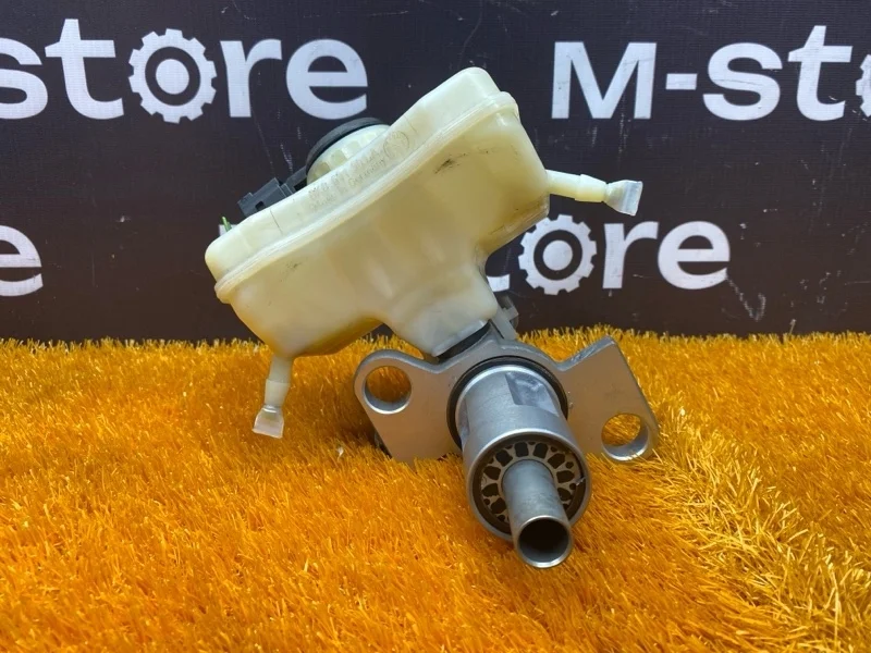 Главный тормозной цилиндр Audi Q5 2011 8K0611021A 8R CDN