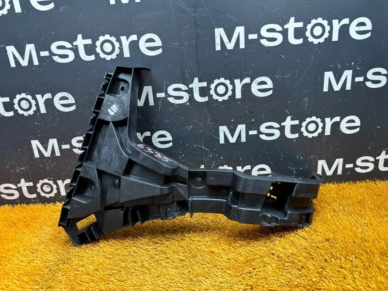 Крепление бампера Audi Q3 2013 8U0807453A 8U CCZ, заднее левое