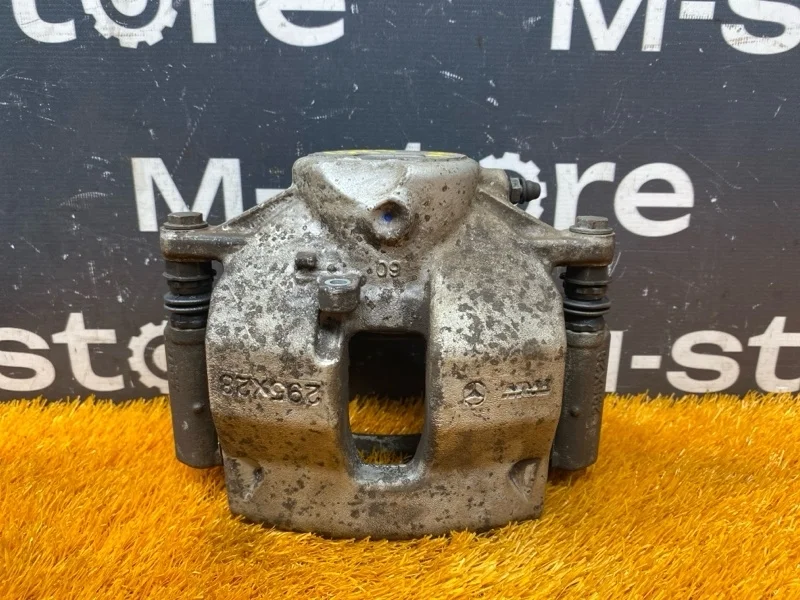 Суппорт Mercedes-Benz C-Class 2008 A2044212481 W204 271.950, передний правый