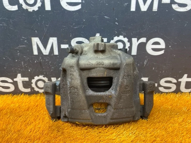 Суппорт Audi Q3 2013 5N0615124 8U CCZ, передний правый