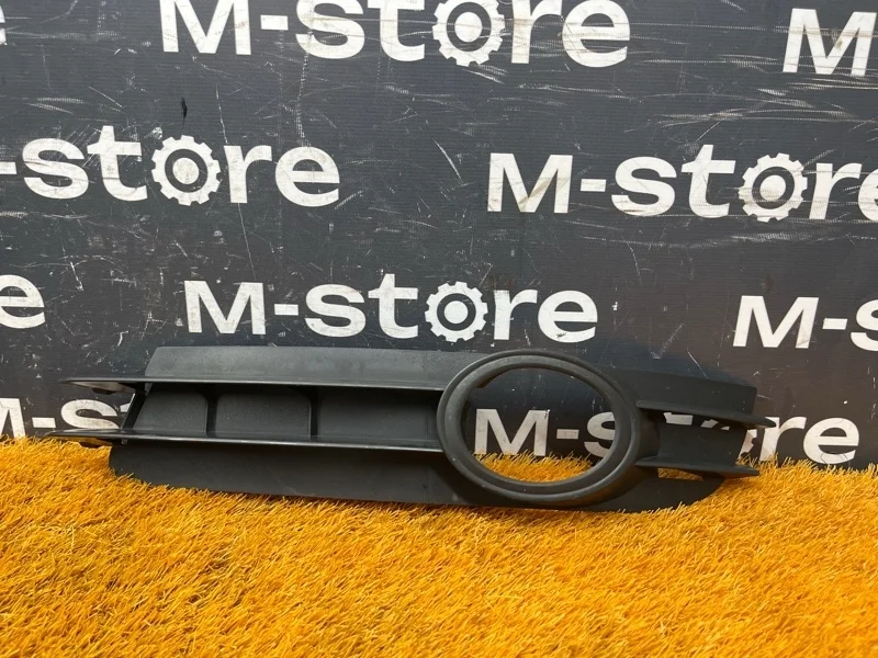 Оправа туманки Audi A6 2006 4F0807681A C6/4F BDW, передняя левая