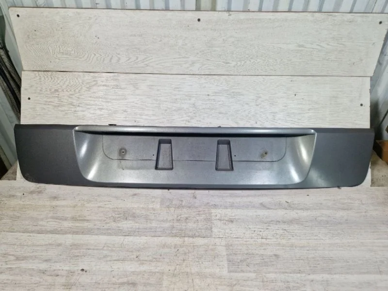 Накладка двери багажника Renault GRAND SCENIC 2007