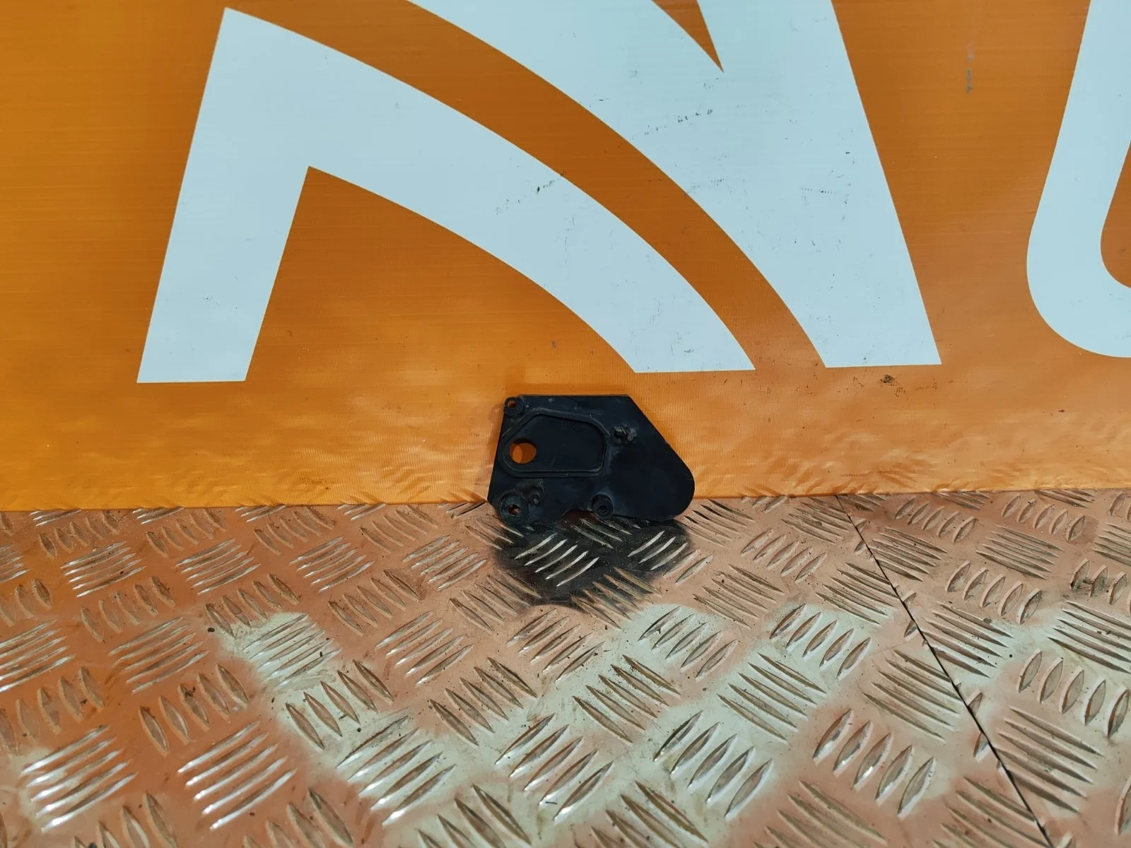 Кронштейн воздухозаборника Porsche Cayenne 2017-нв 3 PO536