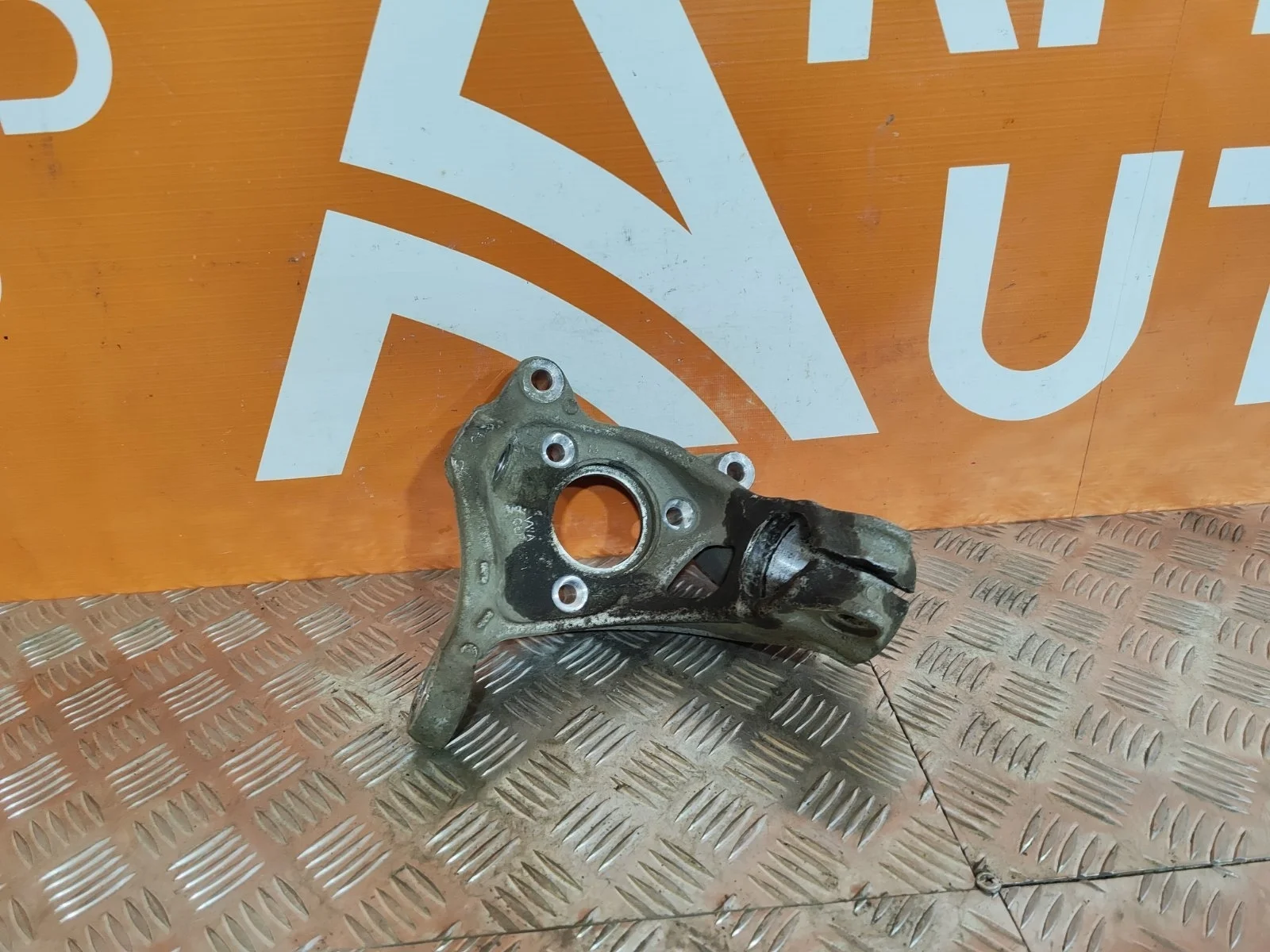 Кулак поворотный Volkswagen Tiguan 2016-нв