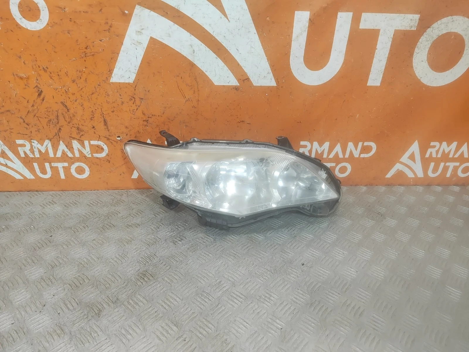 Фара Toyota Corolla 2010-2013 E140 E150