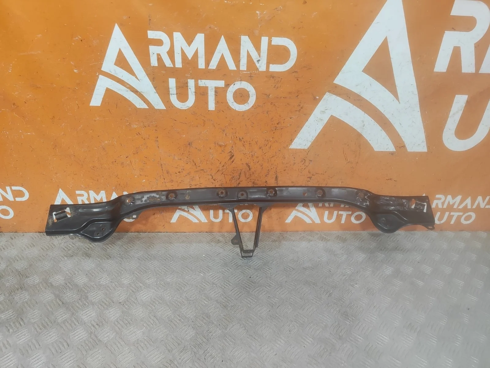 Усилитель бампера верхний Mitsubishi Pajero 2006-нв 4