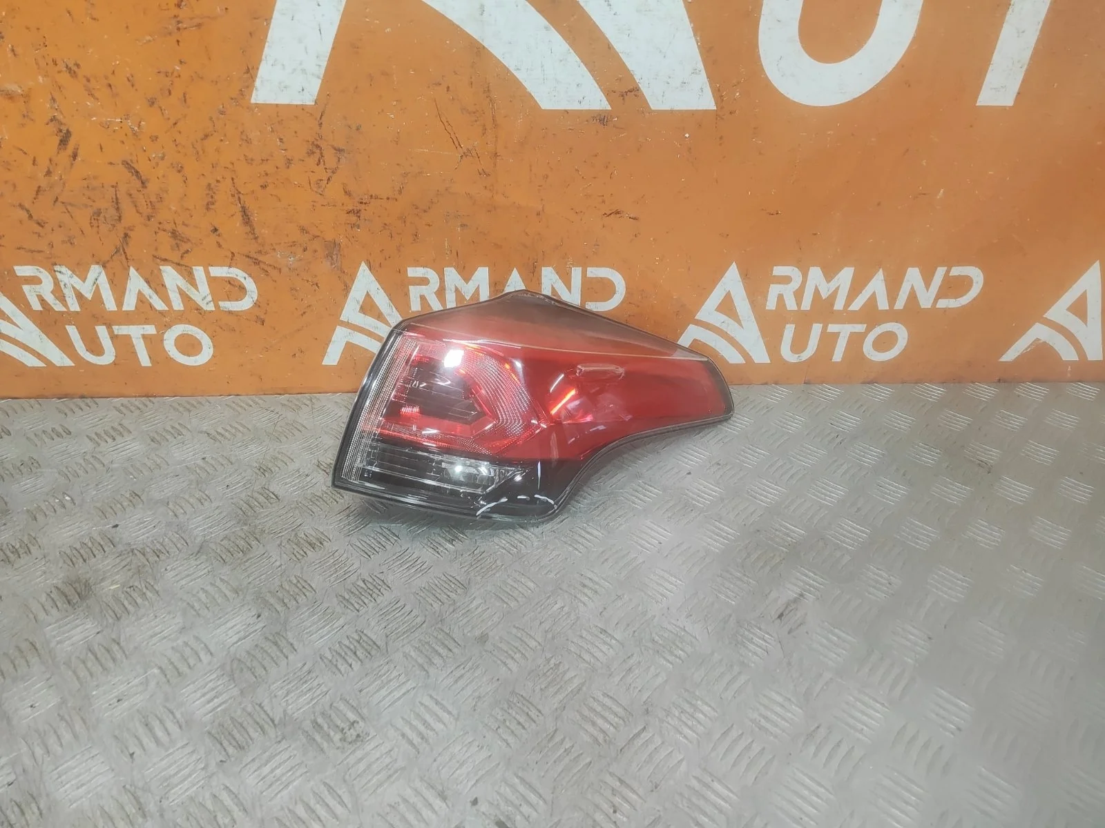 Фонарь внешний Toyota RAV4 2015-2019 CA40