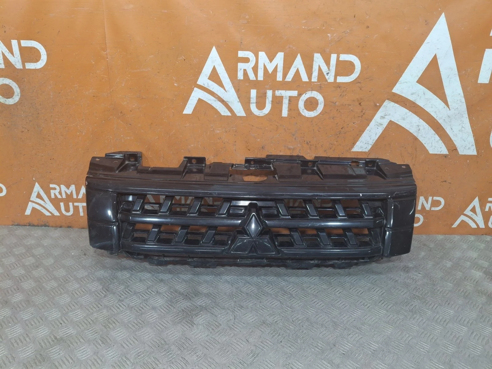 Решетка радиатора Mitsubishi Pajero 2014-нв