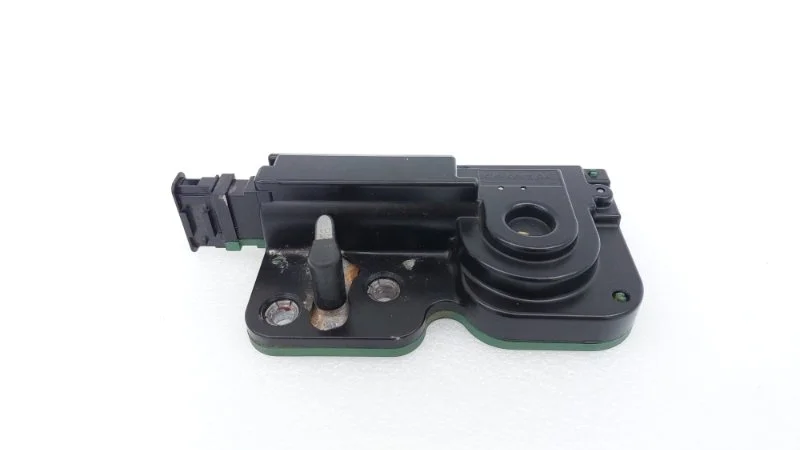 Ответная часть замка багажника Volkswagen Transporter 2013 T5