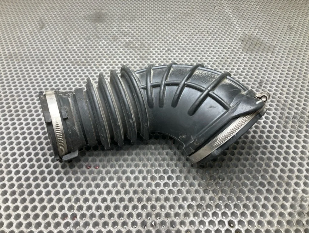 Патрубок воздушного фильтра Audi A4 2010 B8