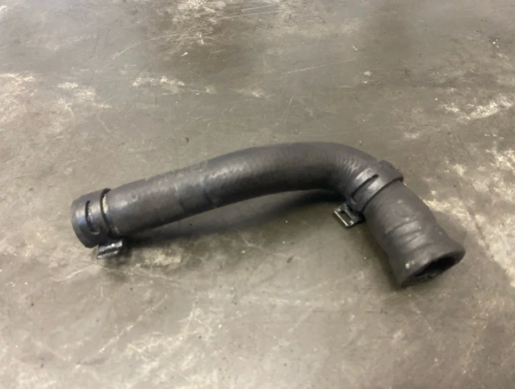 Патрубок системы охлаждения Volkswagen Touareg 2006 7L