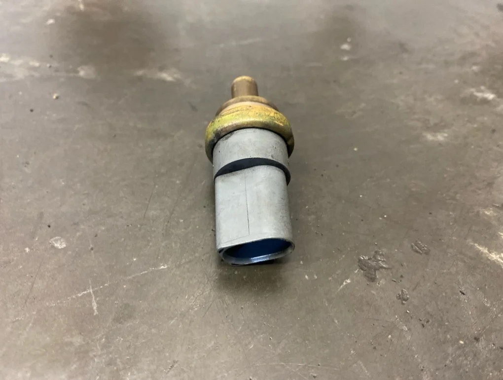 Датчик температуры охлаждающей жидкости Volkswagen Touareg 2007 7L