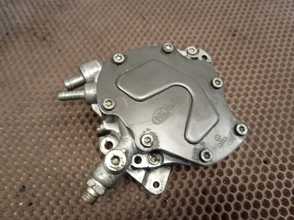 Вакуумный насос тормозов Volkswagen Touareg 2006 7L