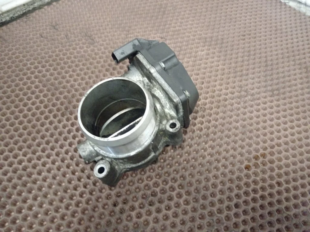 Дроссельная заслонка Volkswagen Touareg 2006 7L