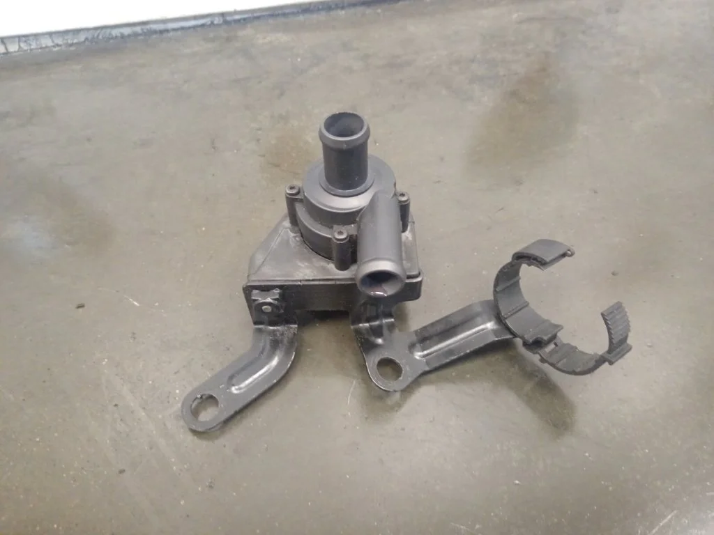 Помпа дополнительная Volkswagen Tiguan 2013