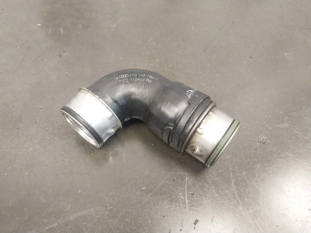 Патрубок интеркулера Volkswagen Touran