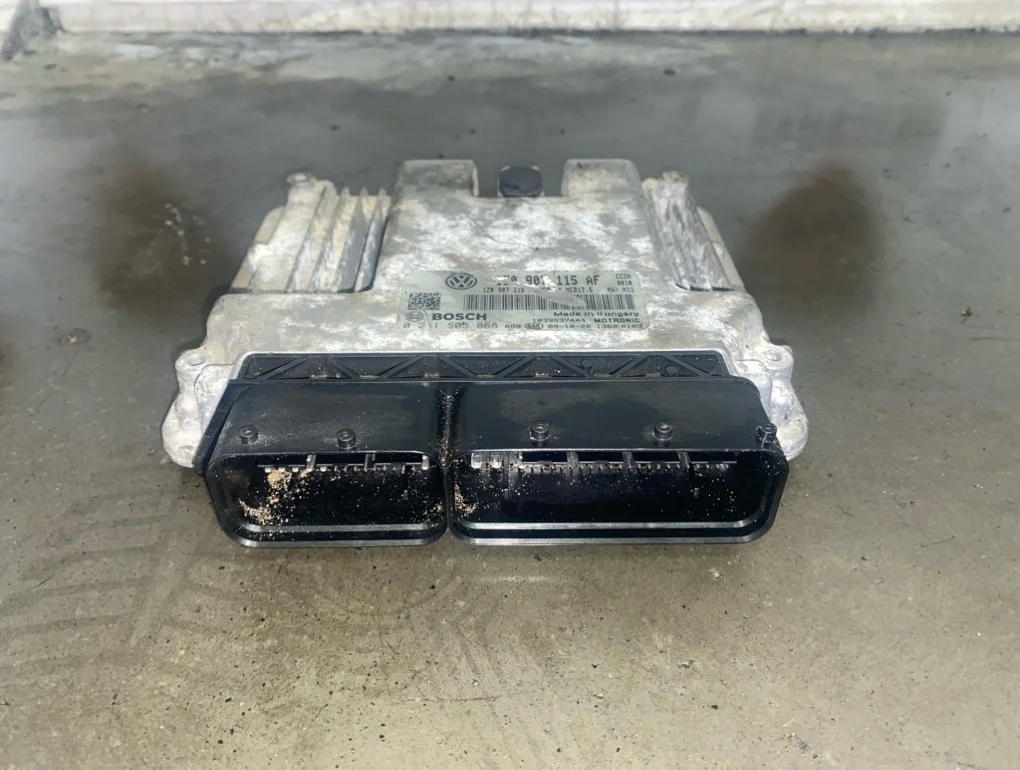 Блок управления двигателем Skoda Octavia 2009