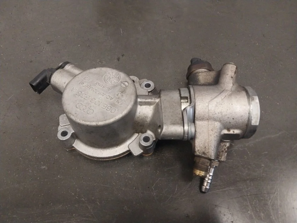 Топливный насос Volkswagen Touareg 2010 NF