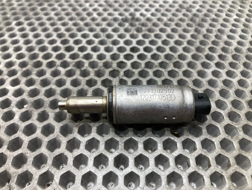 Клапан электромагнитный фаз грм Audi A6 2012 C7