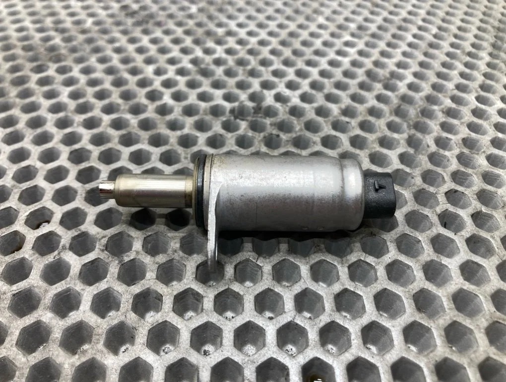 Клапан электромагнитный фаз грм Audi A6 2012 C7