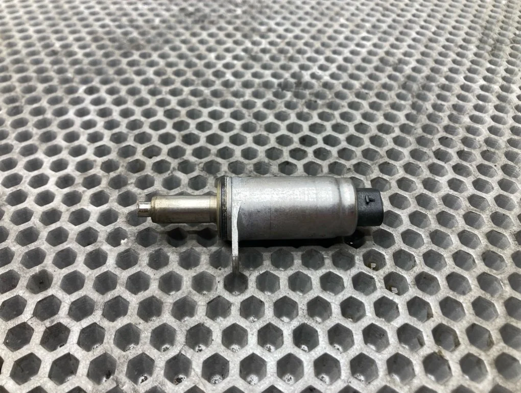 Клапан электромагнитный фаз грм Audi A6 2012 C7