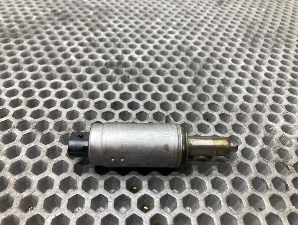 Клапан электромагнитный фаз грм Audi A6 2012 C7