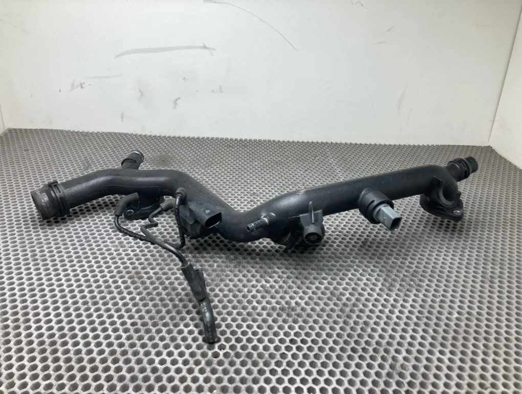 Патрубок системы охлаждения Audi A6 2012 C7