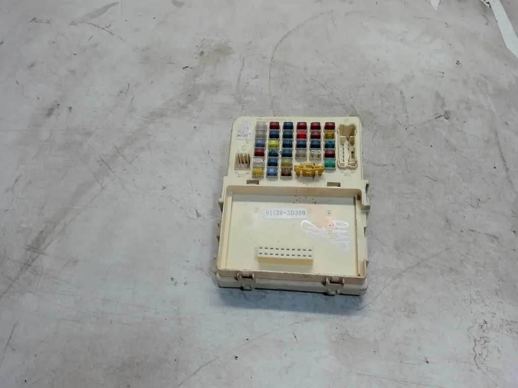 Блок предохранителей белый Hyundai Sonata