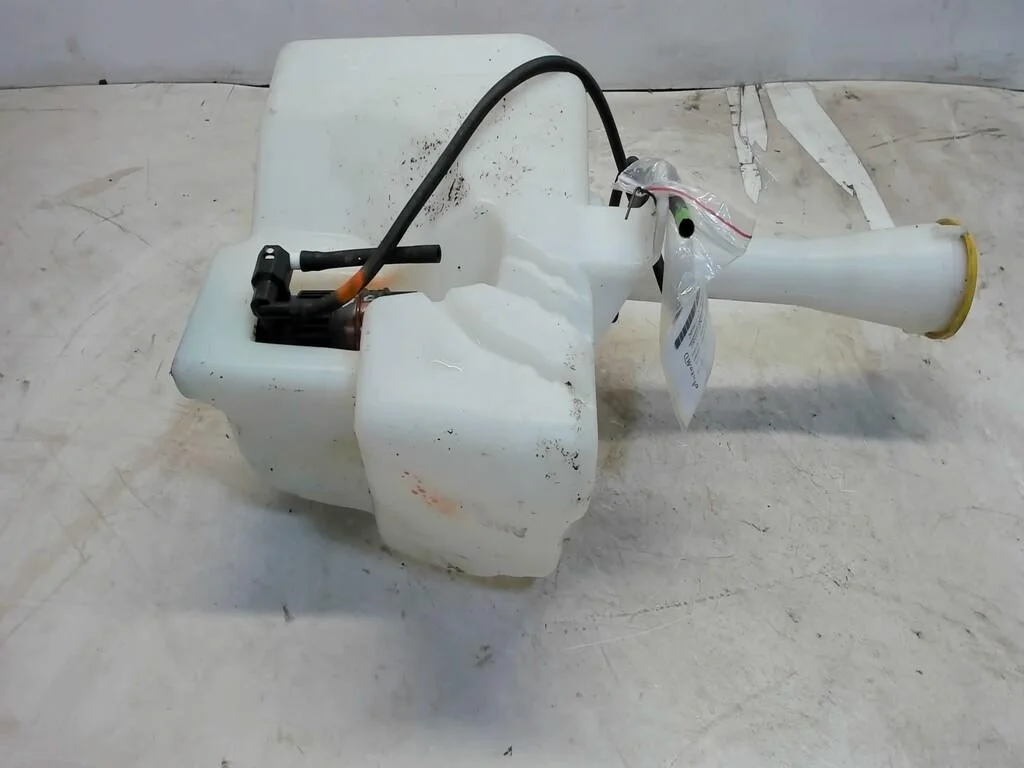 Бачок стеклоомывателя Nissan Almera