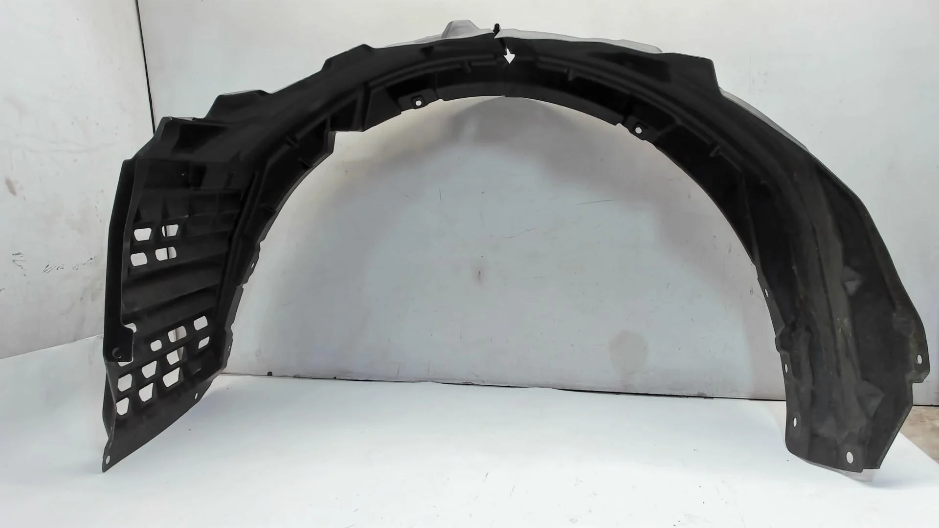 Подкрылок передний правый Mitsubishi Lancer