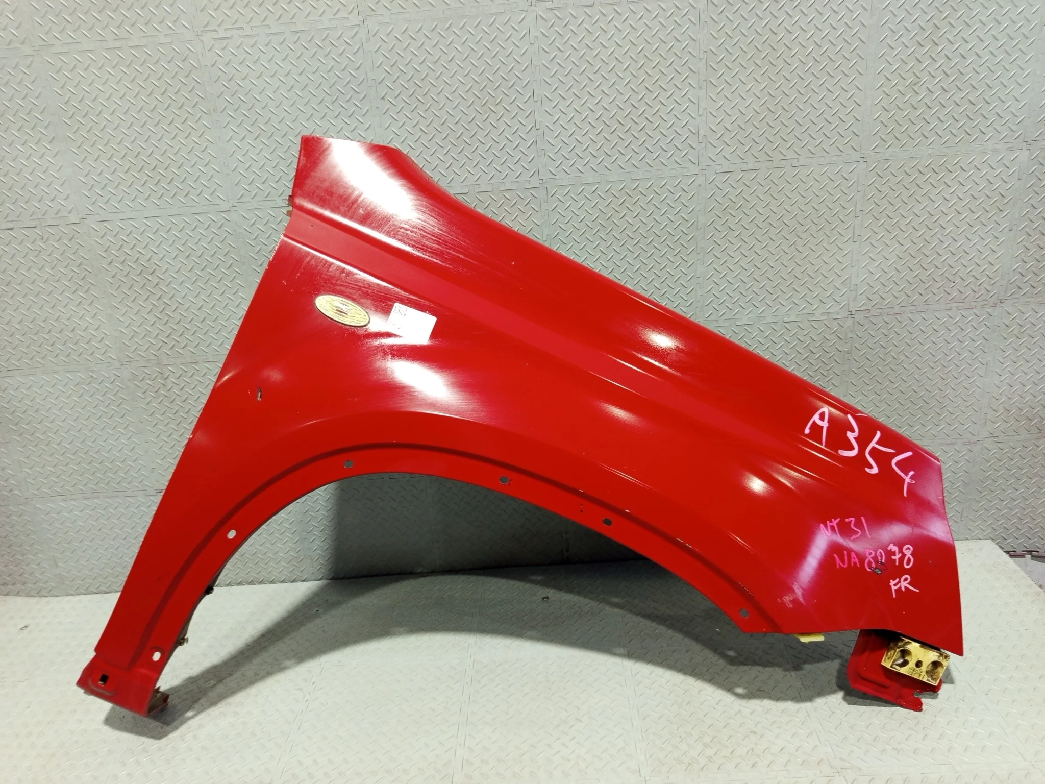 КРЫЛО NISSAN F3100JG0EA ПЕРЕД ПРАВО красный, AX6 NA8078