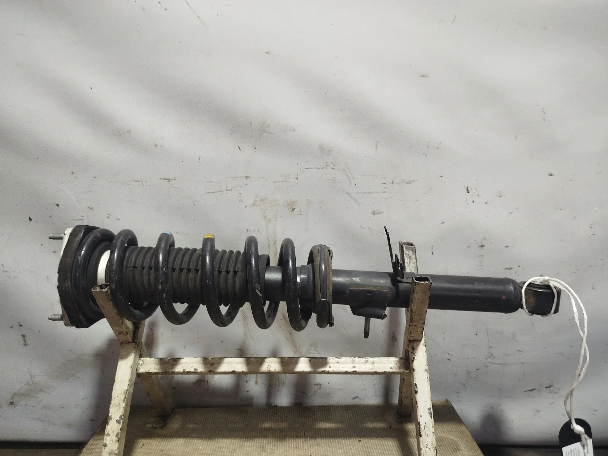 СТОЙКА ХОДОВКИ NISSAN INFINITI MITSUBISHI ПЕРЕД ЛЕВО E61111MA0C NA8298