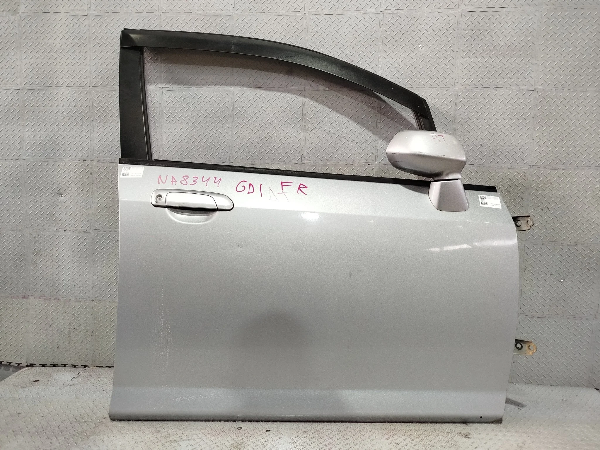 ДВЕРЬ HONDA 67010SAA010ZZ ПЕРЕД ПРАВО серебро, NH623M NA8344