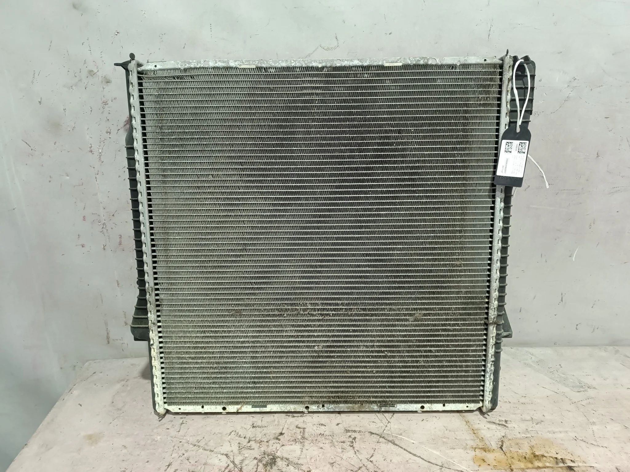 РАДИАТОР ДВИГАТЕЛЯ BMW 17107544668 DY704Z