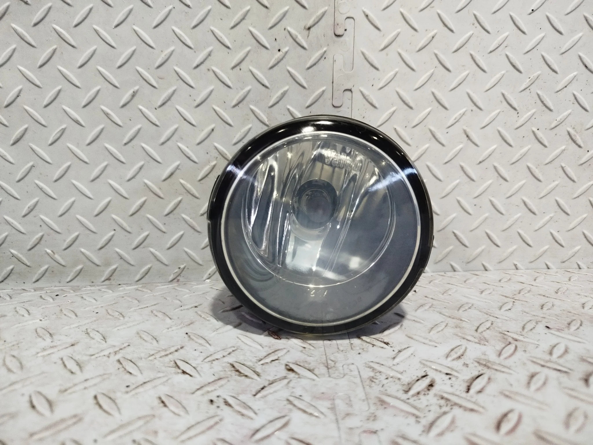 ТУМАНКА NISSAN INFINITI VOLVO SUZUKI ... QX56 QX80 SERENA SKYLINE TIIDA TIIDA LATIO X-TRAIL ... Y51 Y62 YF15 Z12 Z51 Z62 ZE11 2704 ЛЕВАЯ ПРАВАЯ 261508990B NA8270Z(2)