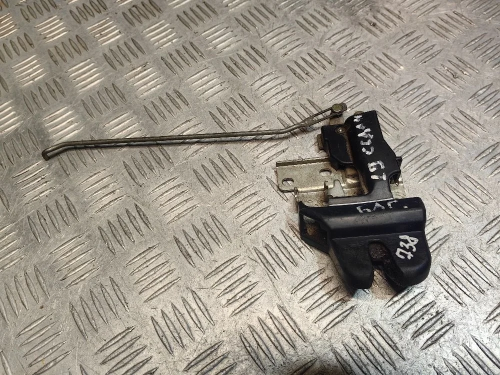 Замок багажника на Lancer 9