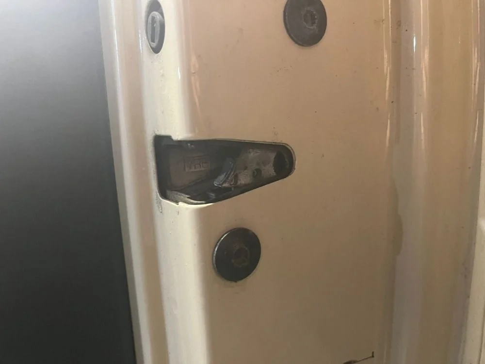 Зaмoк зaдней правой двeри VOLKSWAGEN Amarok 1