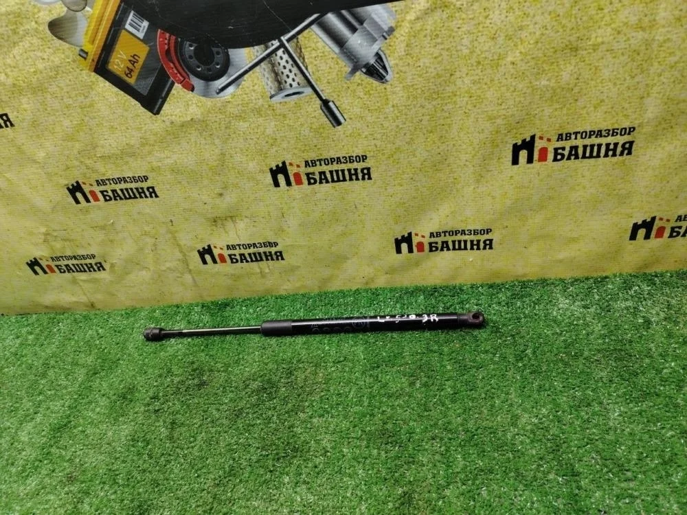 Амортизатор двери багажника Lexus LX570 2016 689500WB01 URJ201 3URFE, правый